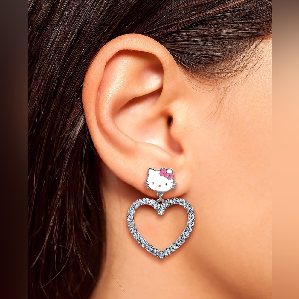 New Hello Kitty heart dangle drop earrings,absolutely beautiful,
Rhinestones